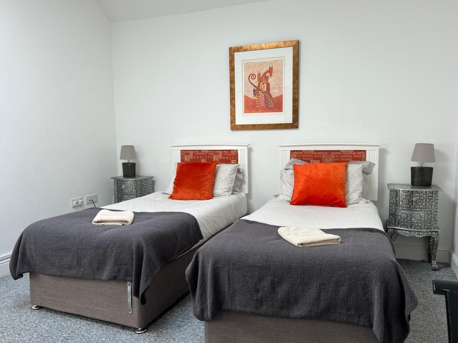 Premium Apartments Thatcham Broadway Extérieur photo